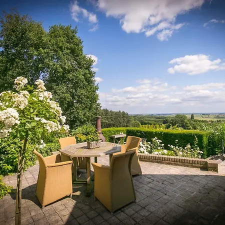 La Maison Du Docteur Holiday home *