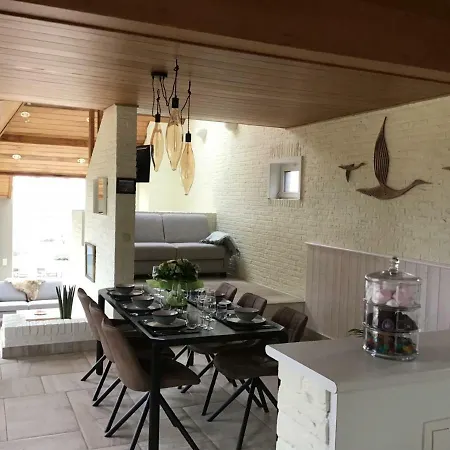 La Maison Du Docteur Holiday home *